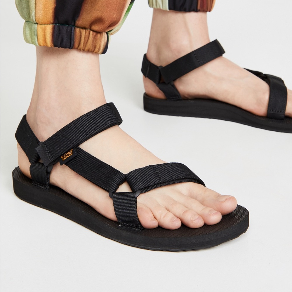 NWOT Teva Women’s Original Universal Sandal in Black.
